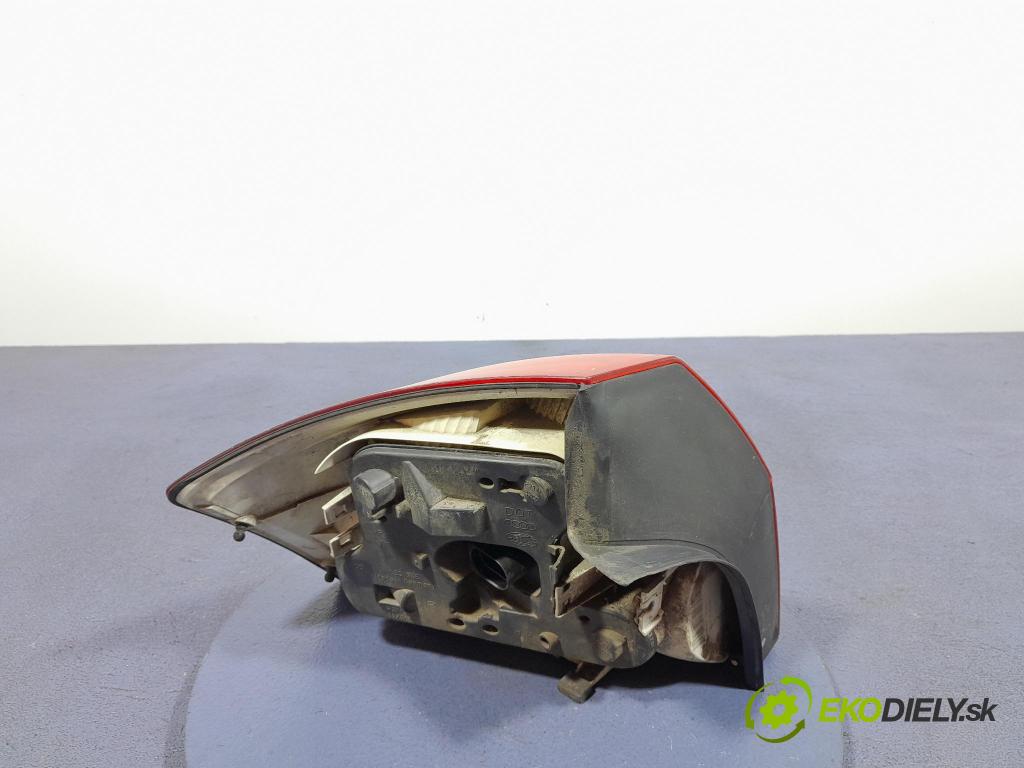 Audi A4 2001 svetlo / reflektor zad Prava: Vonkajsia: