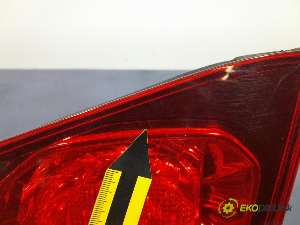 Honda Civic 2009 svetlo / reflektor zad Prava: Vnútri: P8414R