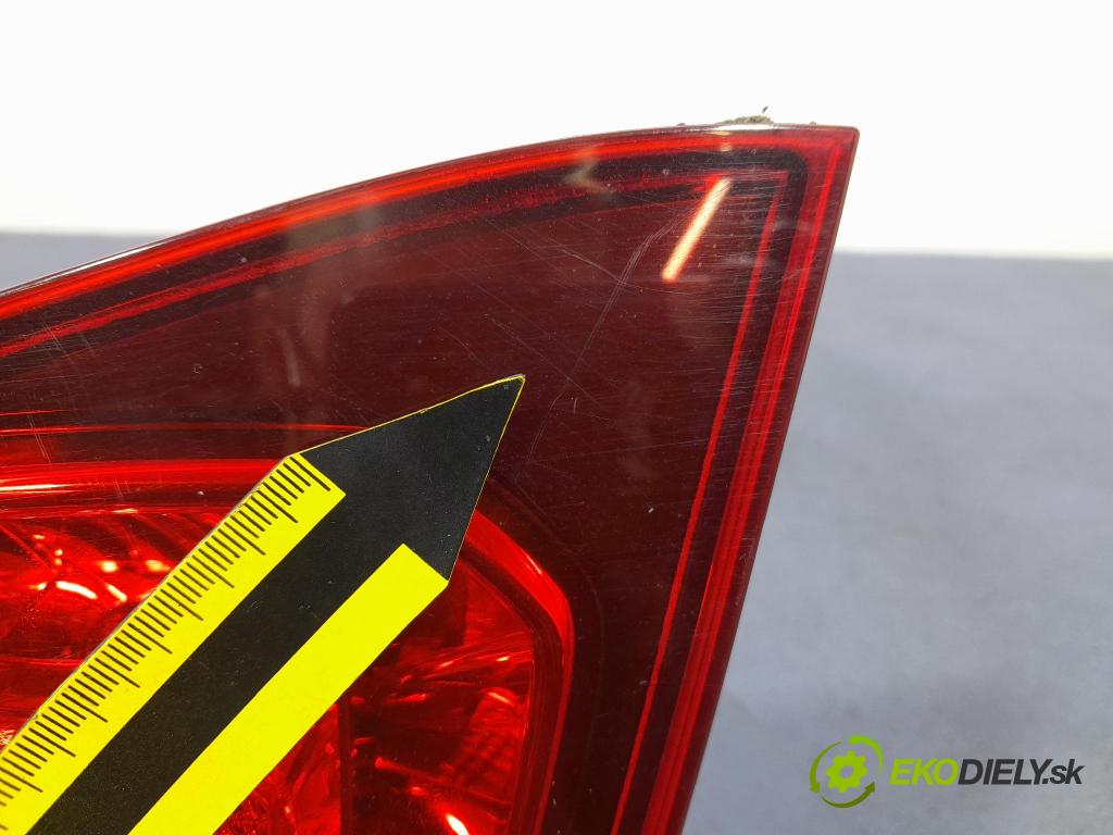 Honda Civic 2009 svetlo / reflektor zad Prava: Vnútri: P8414R