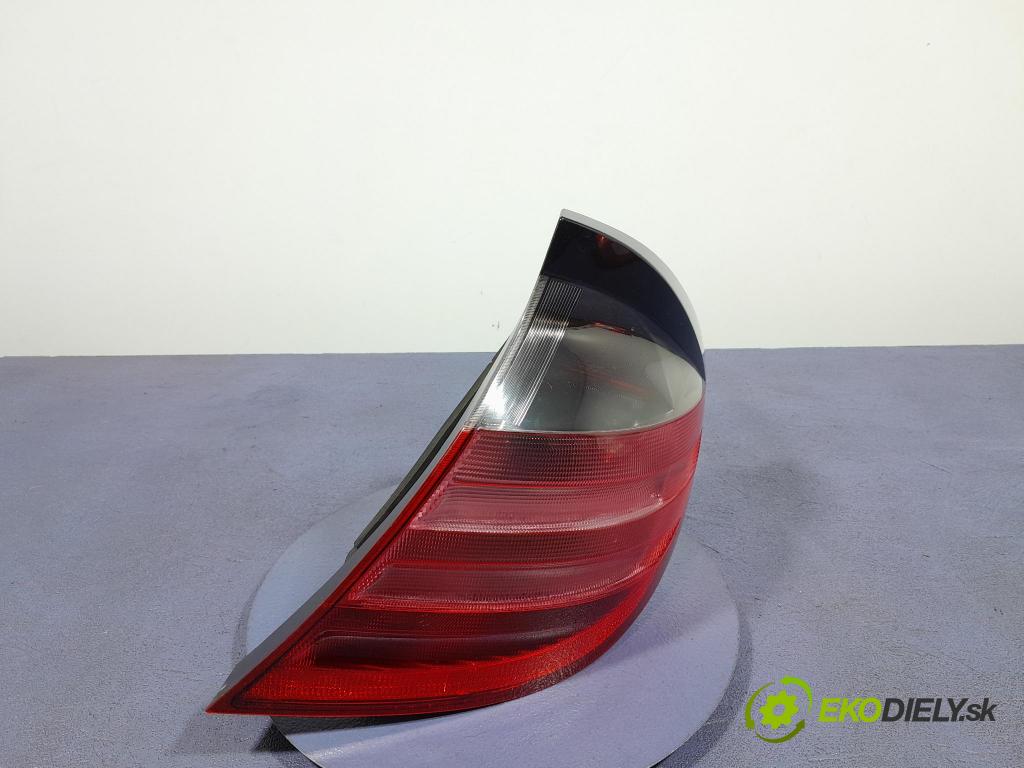 Mercedes C-klasa 2003 svetlo / reflektor zad Prava: Vonkajsia: A2038200564