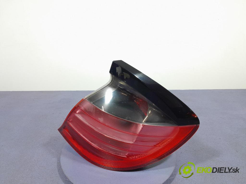 Mercedes C-klasa 2003 svetlo / reflektor zad Prava: Vonkajsia: A2038200564