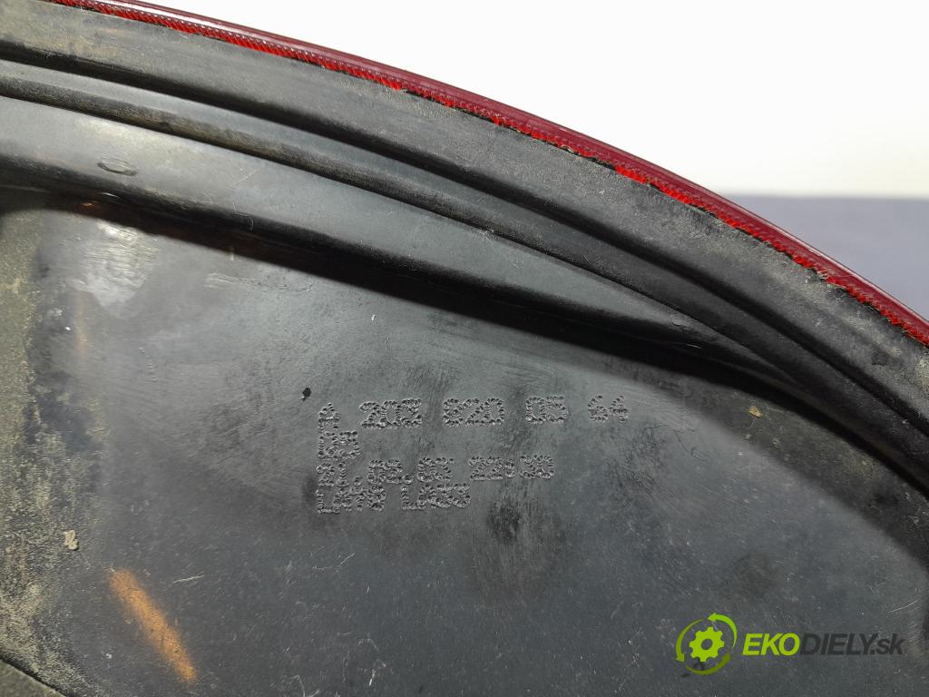 Mercedes C-klasa 2003 svetlo / reflektor zad Prava: Vonkajsia: A2038200564