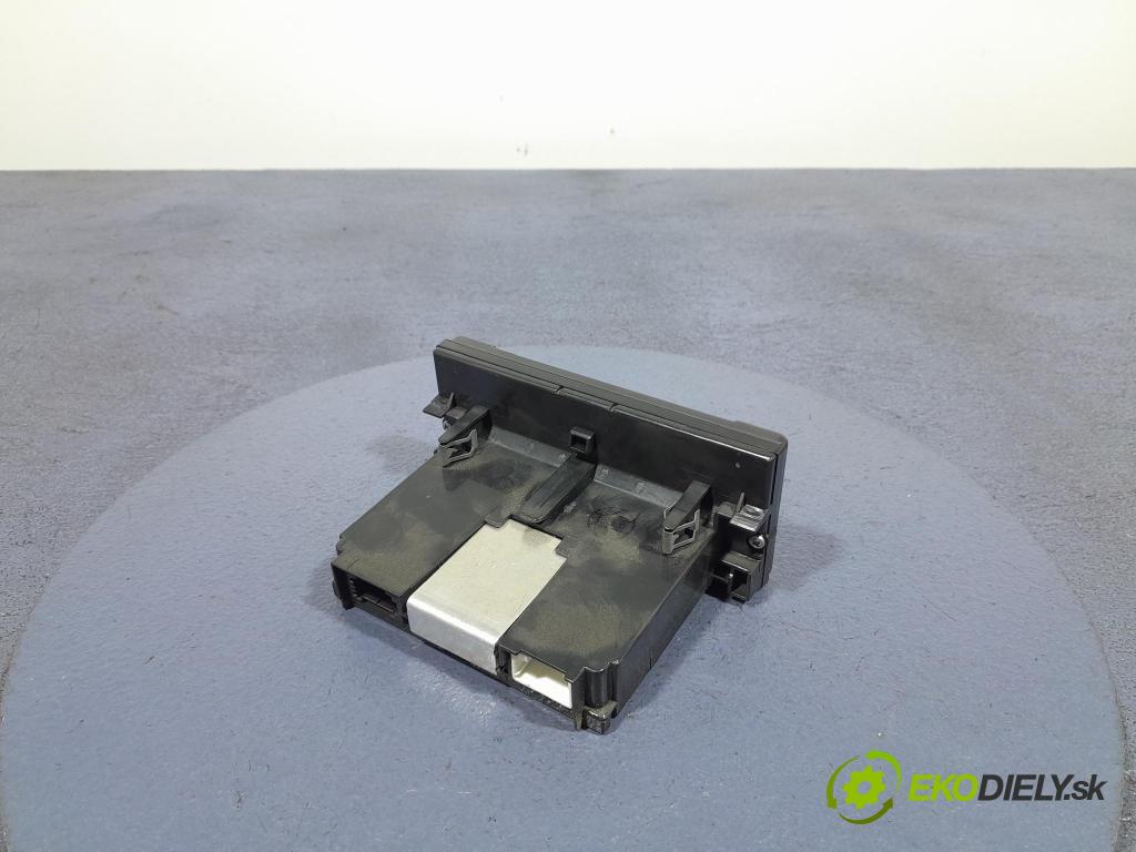 Volvo S40 2005 displej Radio / GPS 30679647