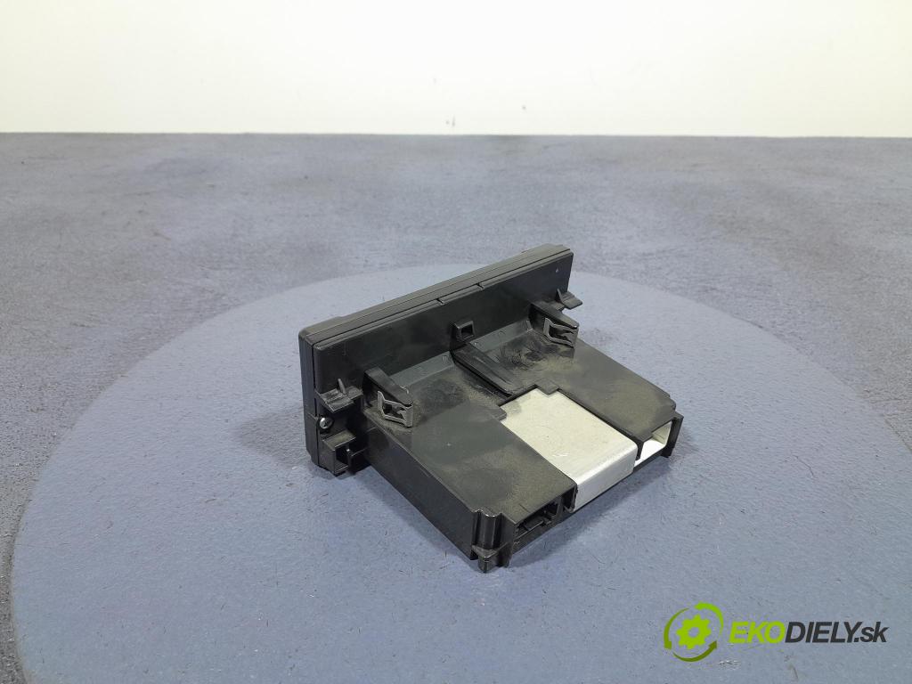 Volvo S40 2005 displej Radio / GPS 30679647