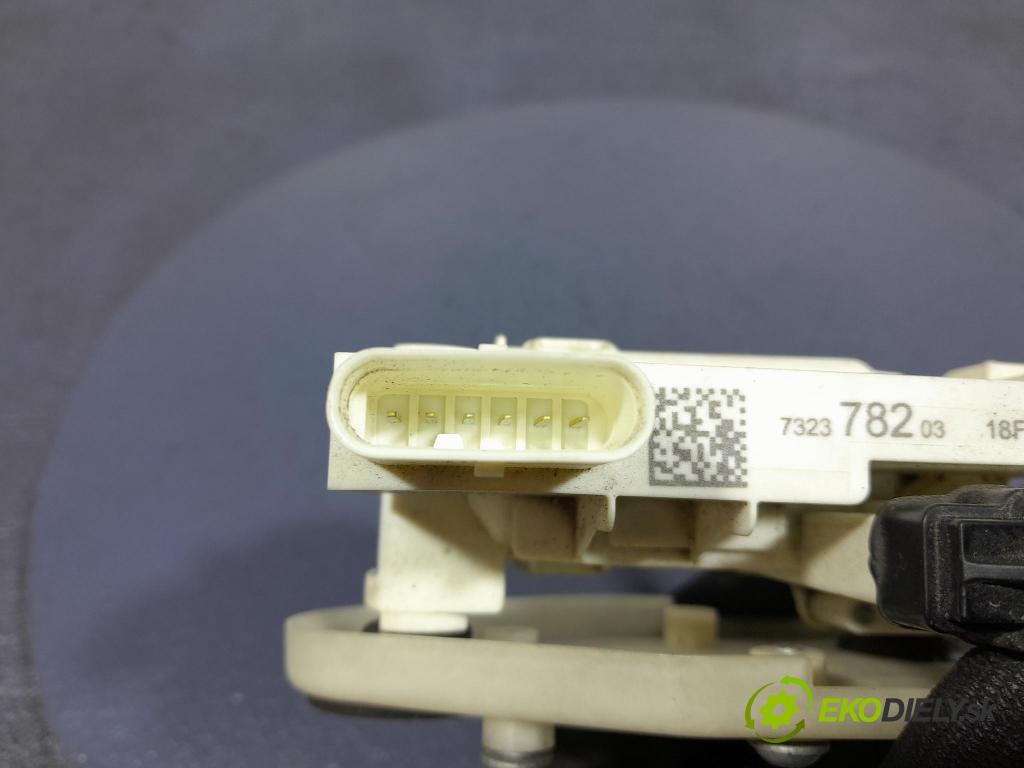 Bmw X5 2014 zámok dvere Predné v pravo: 7323782