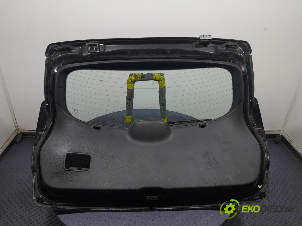 Nissan Qashqai 2011 zadní dveře kufra: kufr
