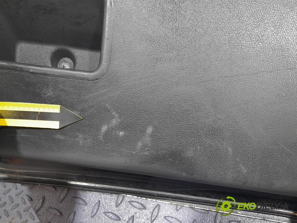 Nissan Qashqai 2011 zadní dveře kufra: kufr