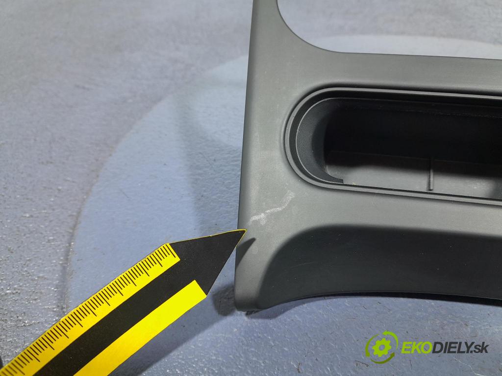 Nissan Qashqai 2011 kryt Plast: Interiéry: 27570BR00A
