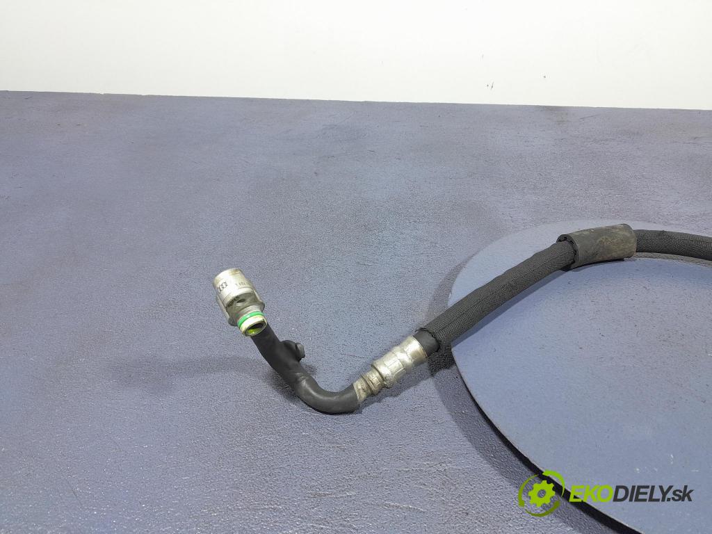 Audi A6 2005 trubka Klimatizace: 4E0260701L