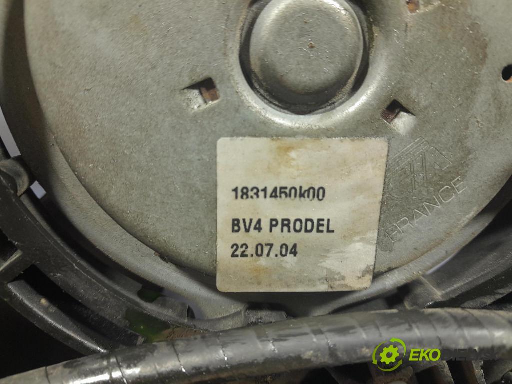 Nissan Micra 2003 ventilátor Chladič: 21480-AX800