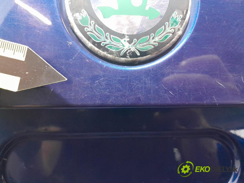 Skoda Fabia 2009 zadní dveře kufra: kufr