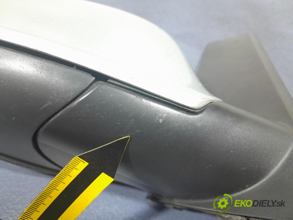 Opel Astra 2012 zpětné zrcátko prave