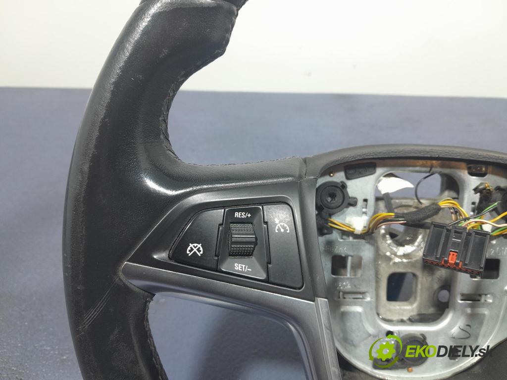 Opel Astra 2012 volant 13351025