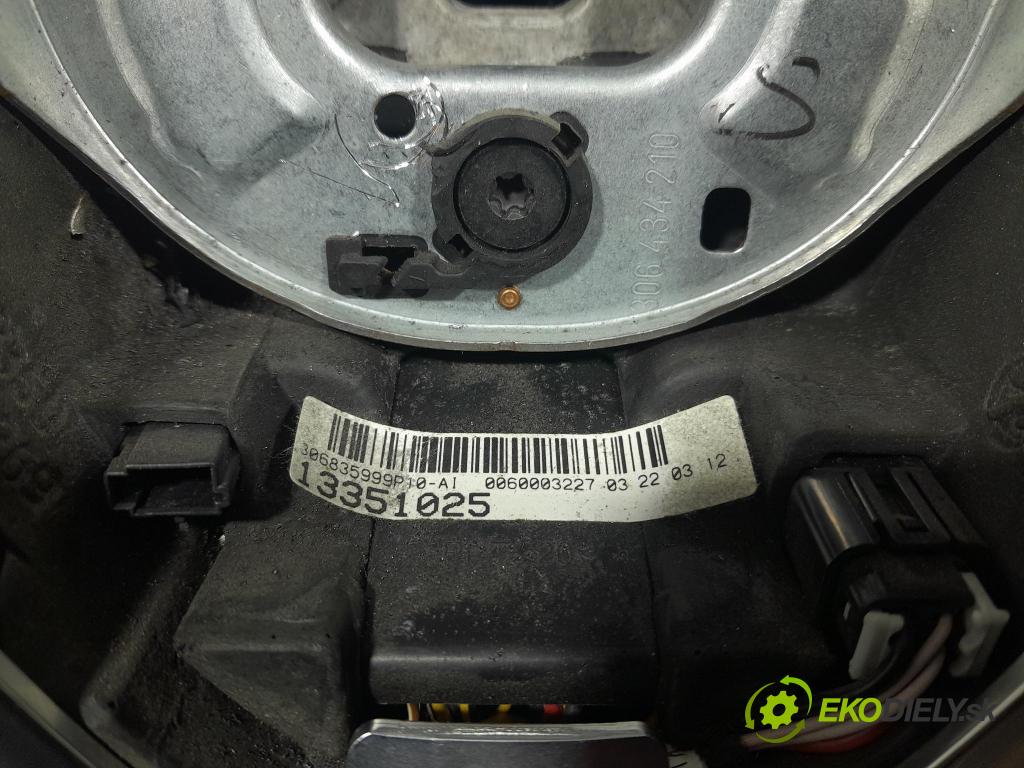 Opel Astra 2012 volant 13351025