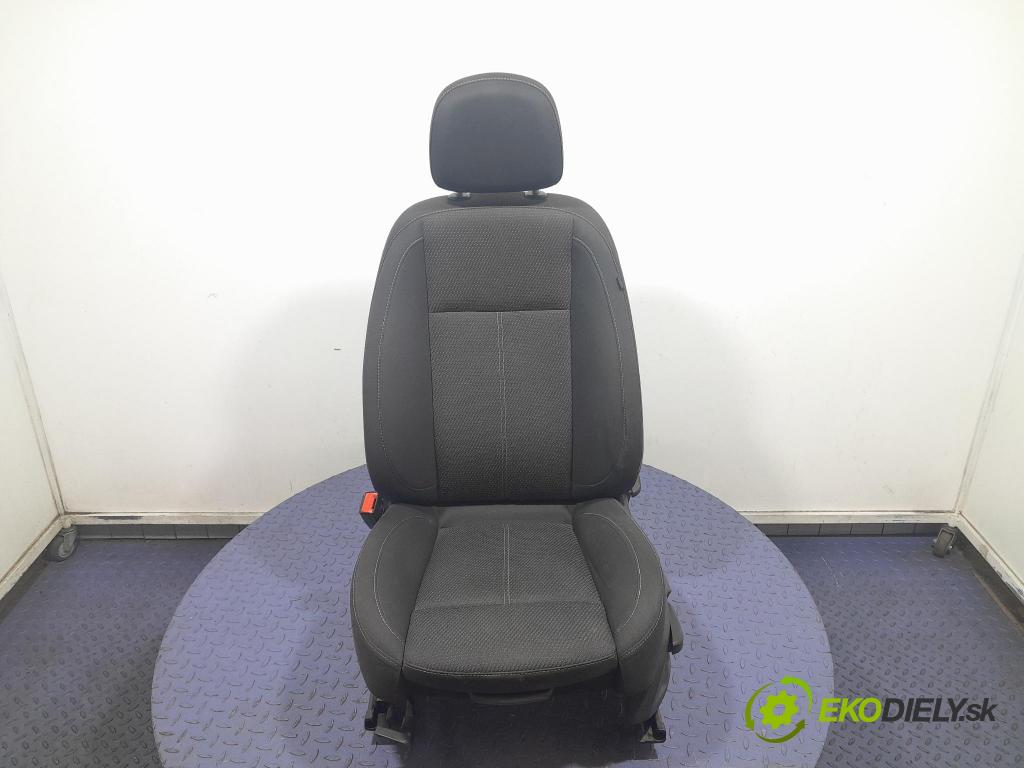Opel Astra 2012 Sedačka Ovládače:
