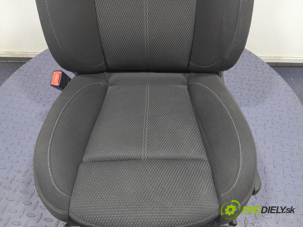 Opel Astra 2012 Sedačka Ovládače: