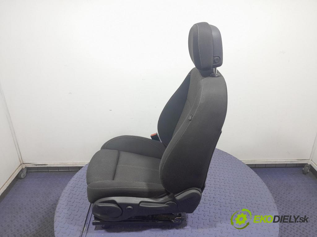 Opel Astra 2012 Sedačka Ovládače: