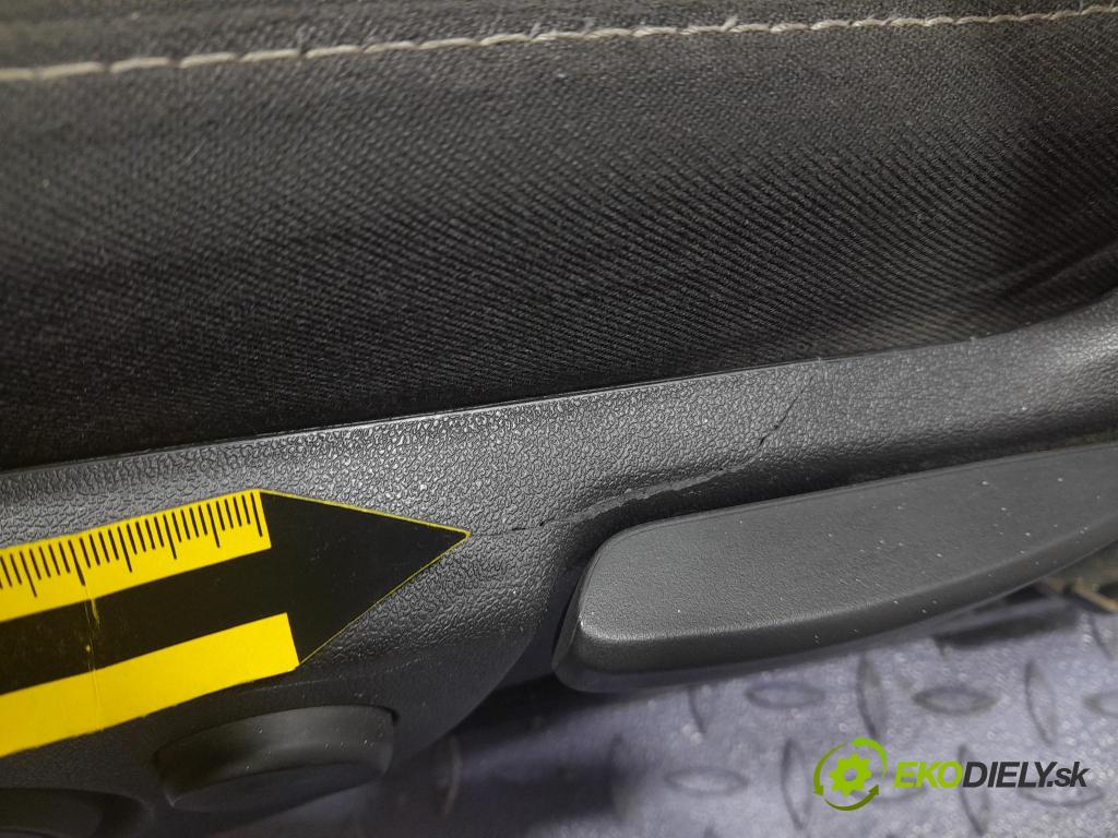 Opel Astra 2012 Sedačka Ovládače: