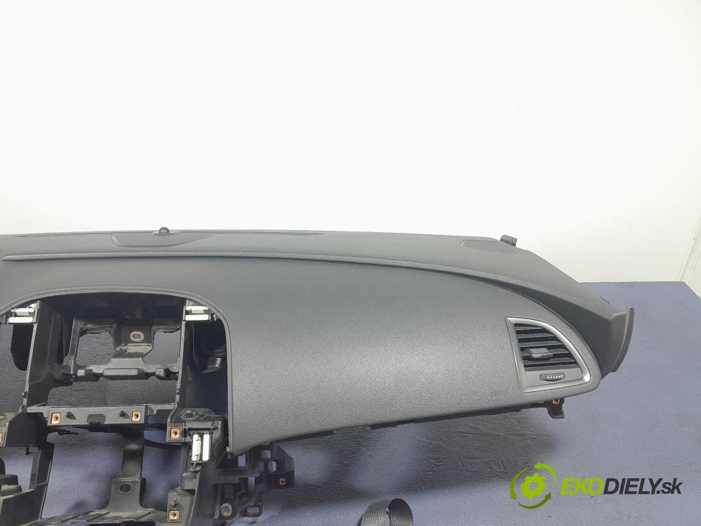 Opel Astra 2012 kokpit,pristrojová doska