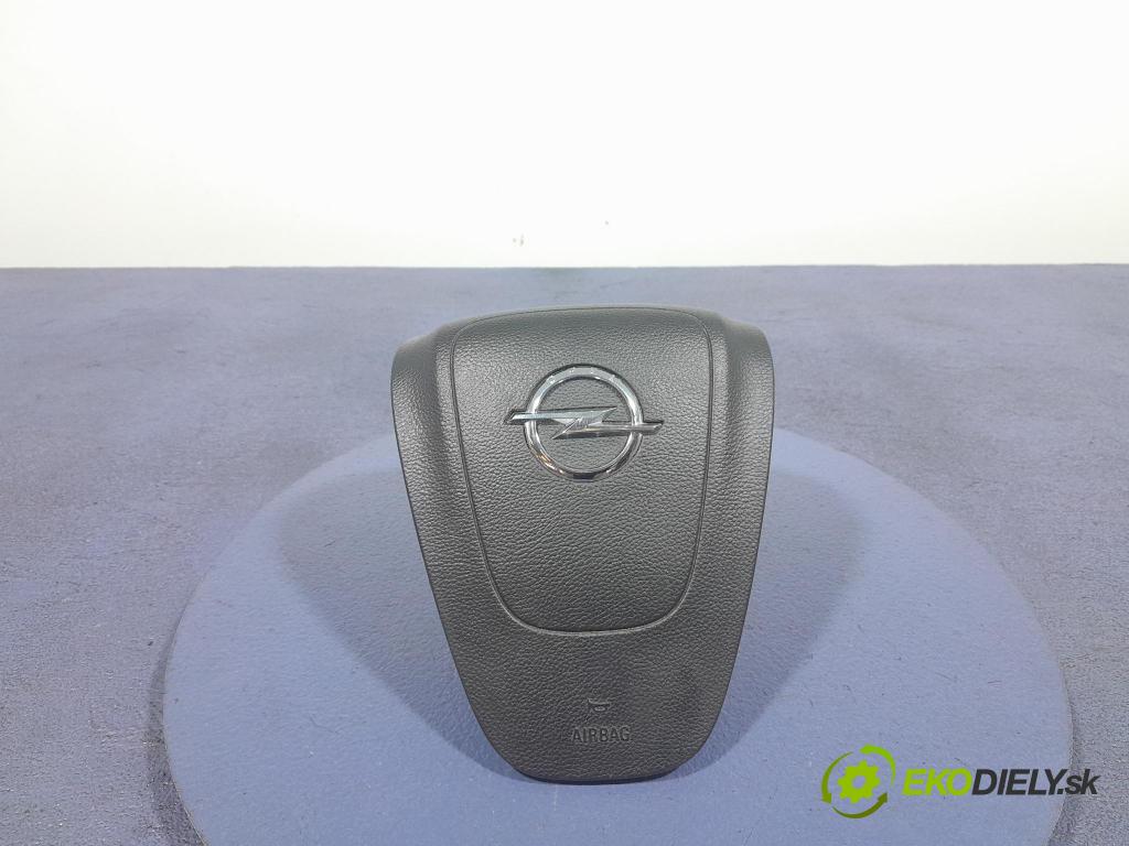 Opel Astra 2012 kokpit,pristrojová doska