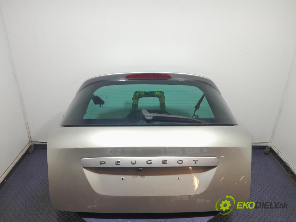 Peugeot 308 2008 zadní dveře kufra: kufr