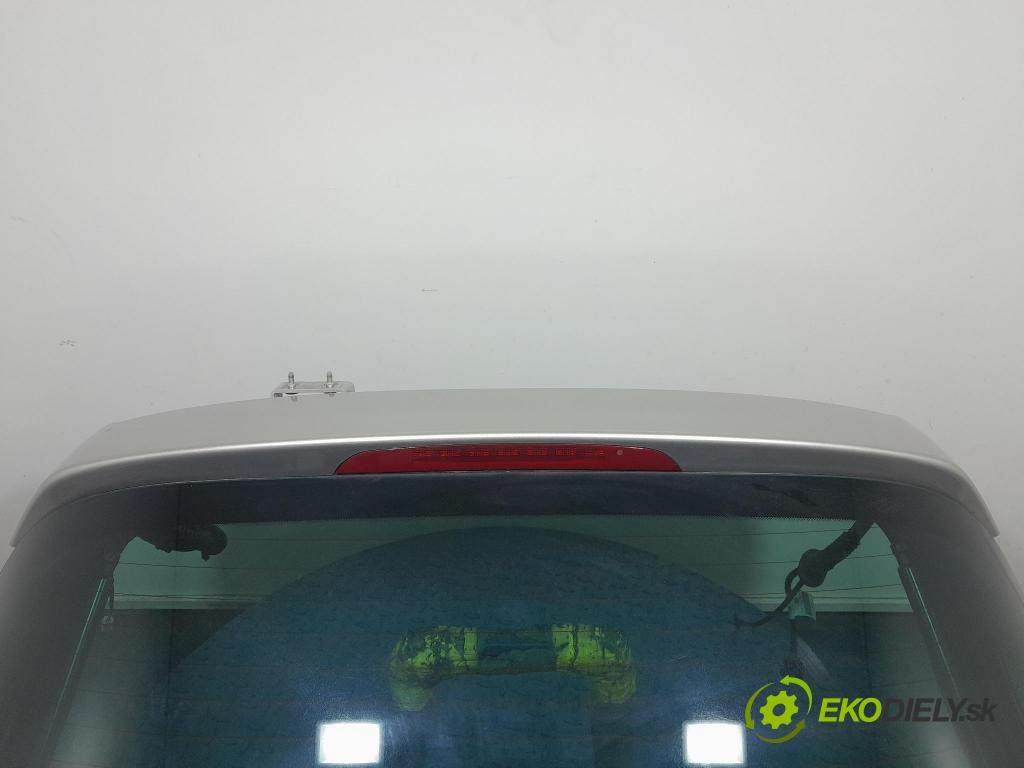 Peugeot 308 2008 zadní dveře kufra: kufr