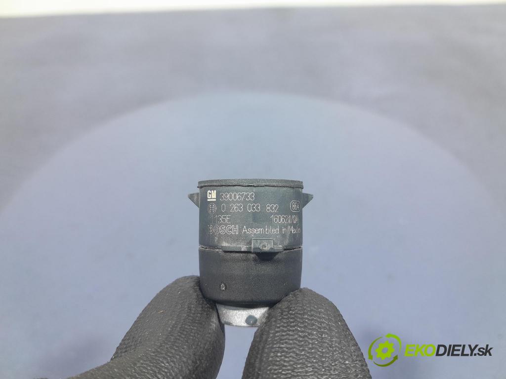 Opel Astra 2012 snímač / řídící jednotka PDC 39006733