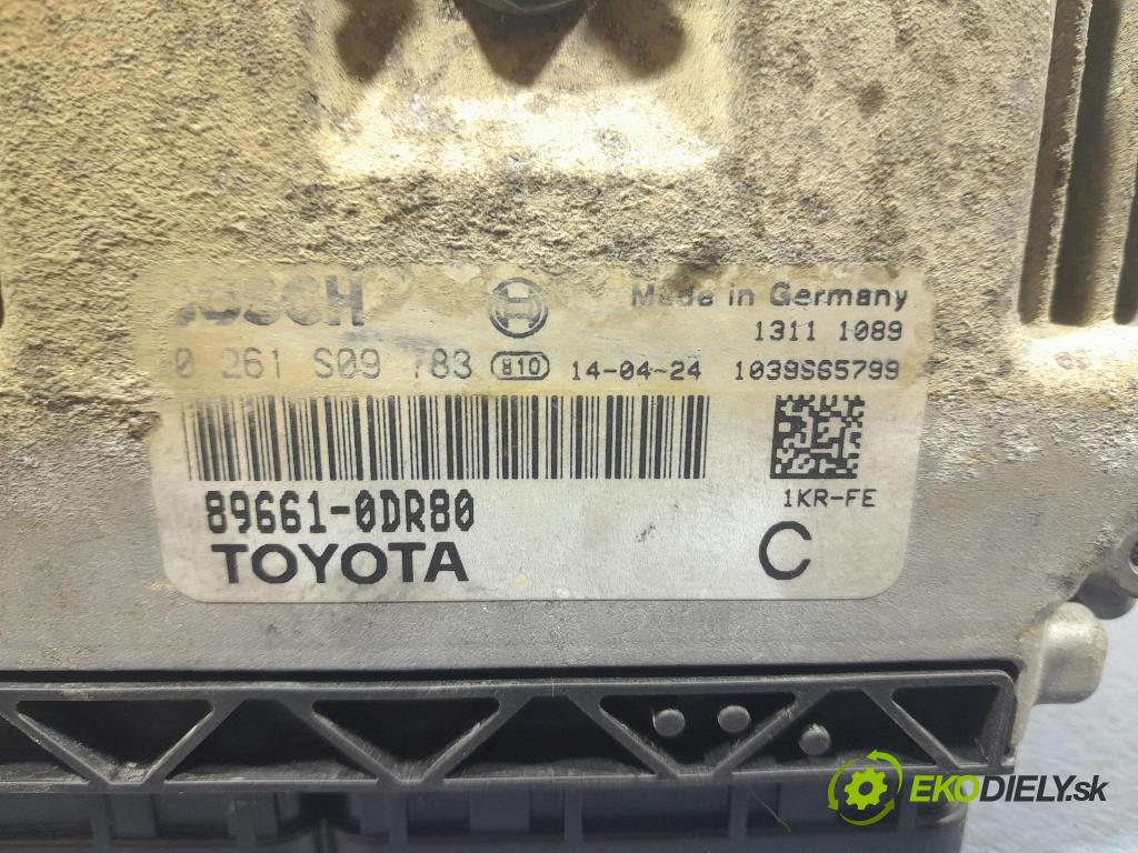 Toyota Yaris 2014 řídící jednotka Motor: 89661-0DR80