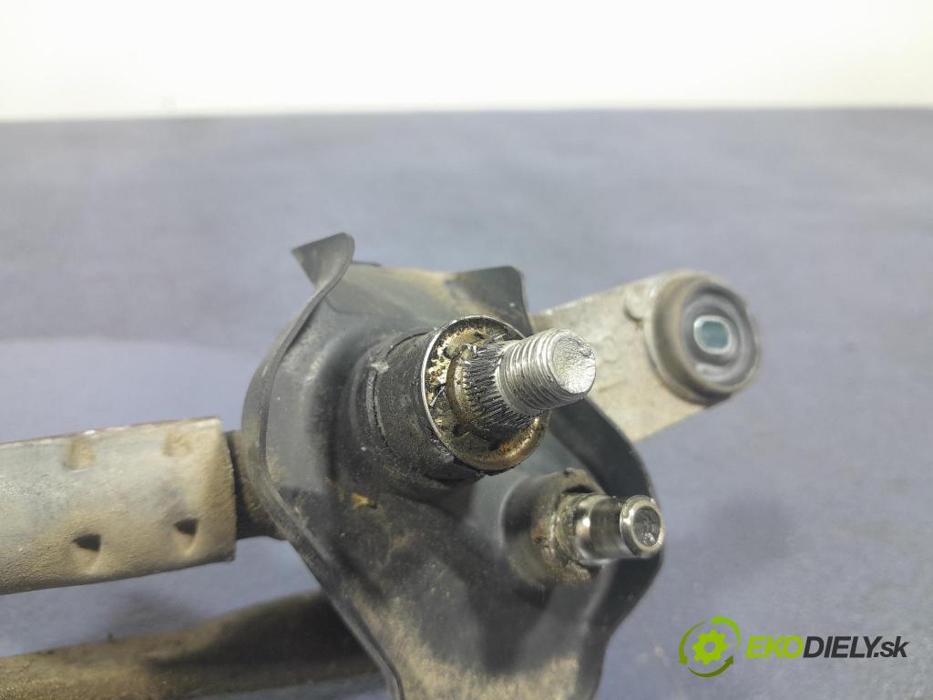 Toyota Yaris 2014 mechanizmus motor: Stierače: Predné 85110-0D190