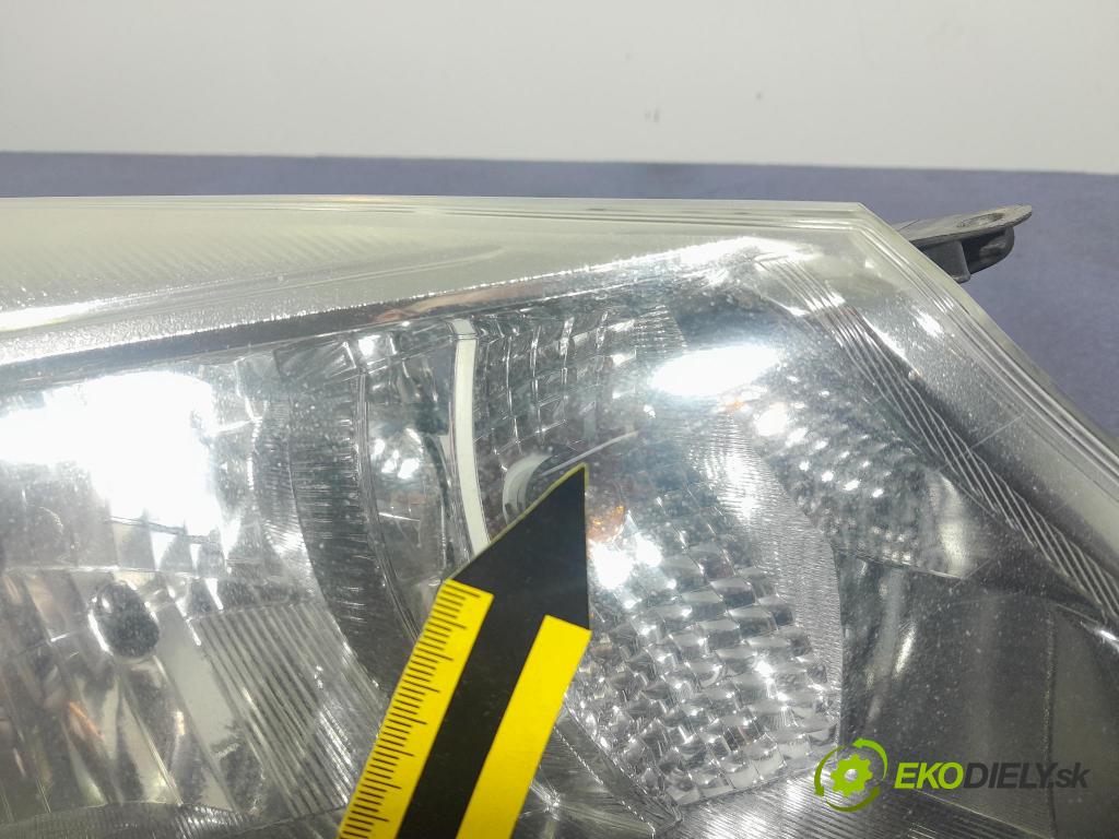 Toyota Yaris 2014 Reflektor: v pravo: