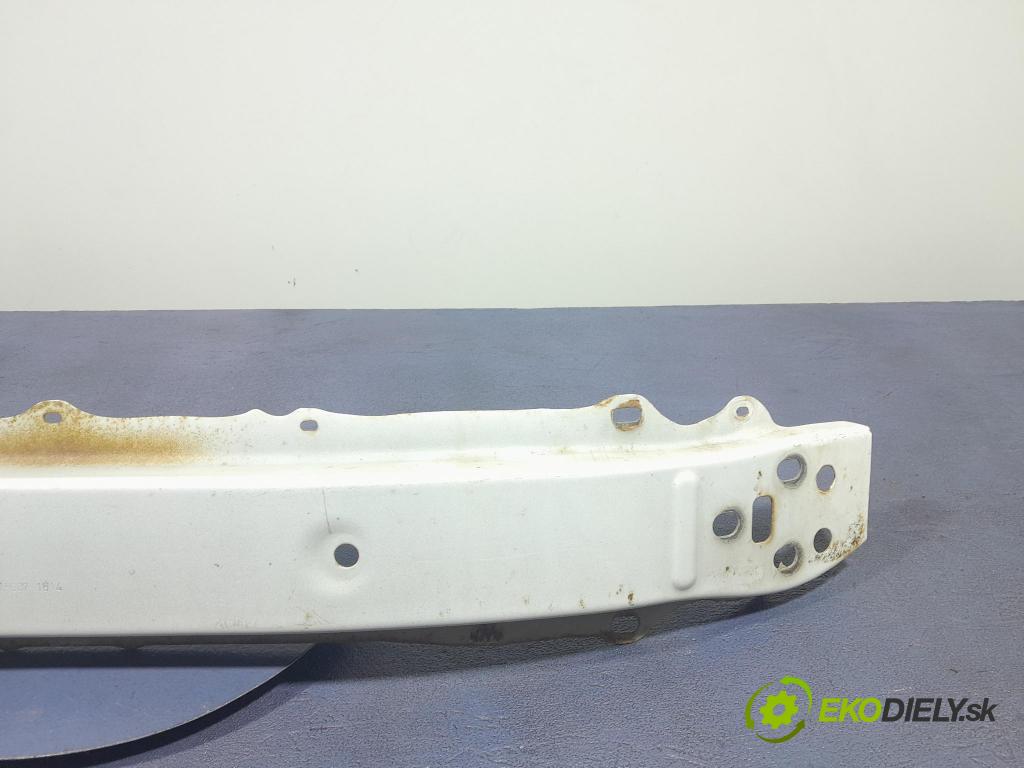 Toyota Yaris 2014 výstuha narazník Predné