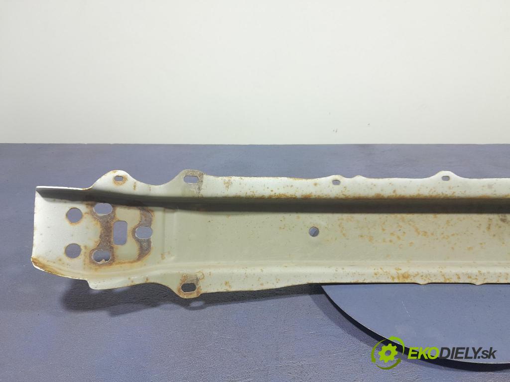 Toyota Yaris 2014 výstuha narazník Predné