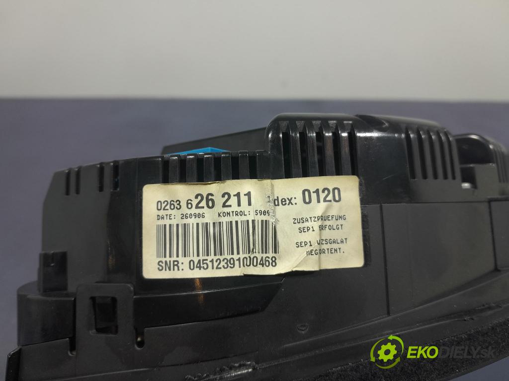 Audi A4 2006 Přístrojová deska 8E0920931P