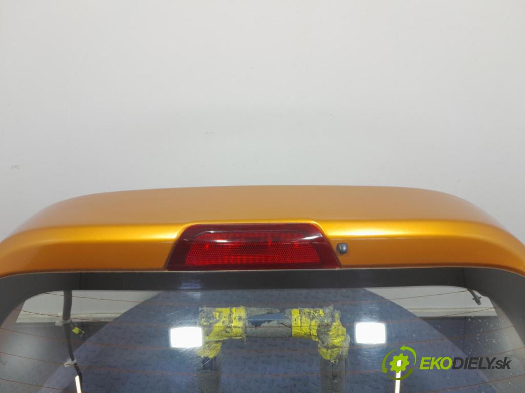 Nissan Micra 2011 zadní dveře kufra: kufr