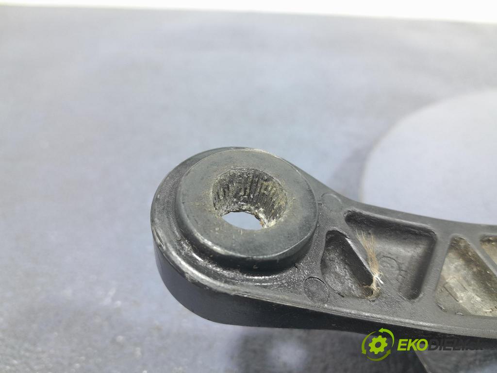 Audi A4 2006 Rameno: Stierače: Predné 8E1955408C