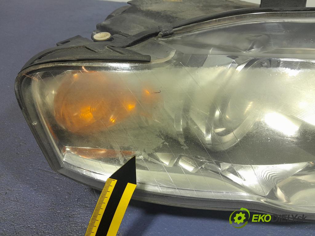 Audi A4 2006 Reflektor: v pravo:
