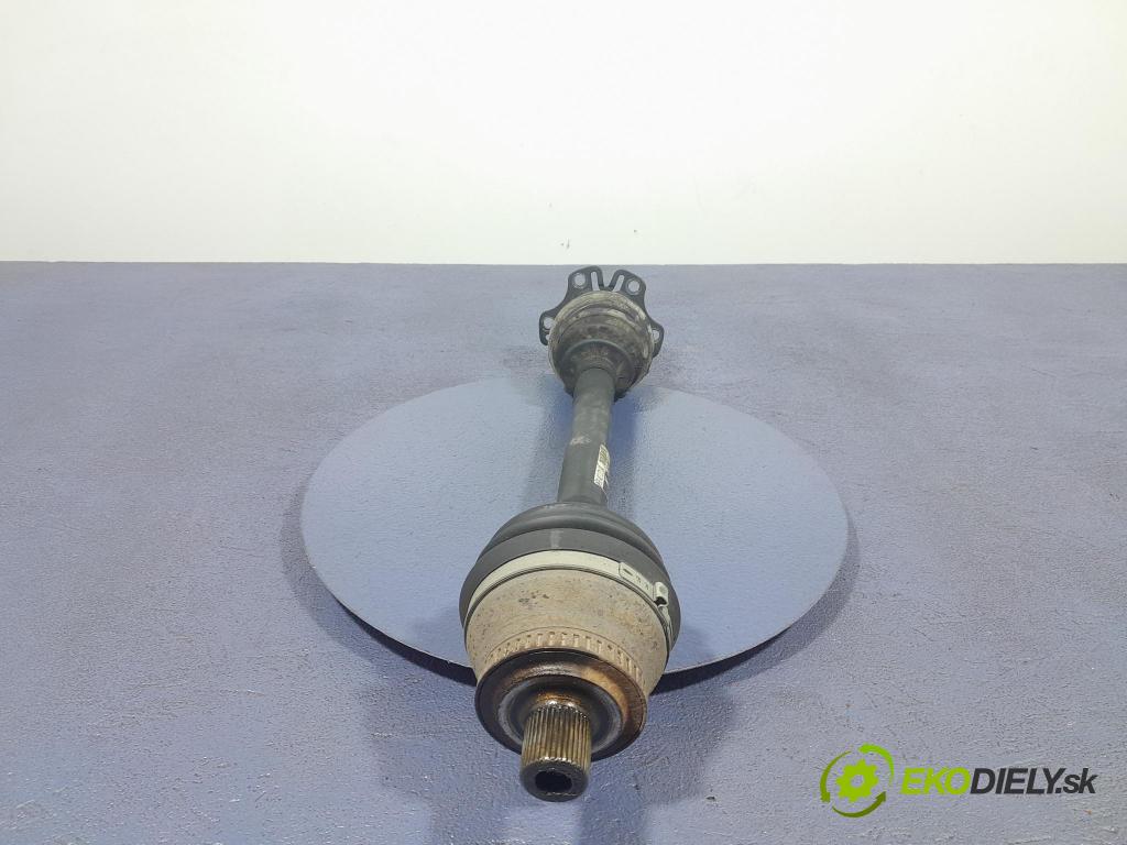 Audi A4 2006 poloos levá před 8E0407271BK