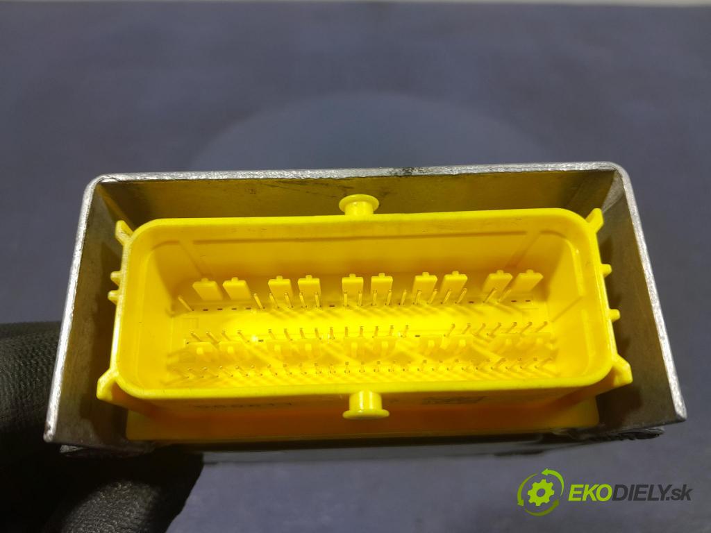 Audi A4 2006 kokpit,pristrojová doska 