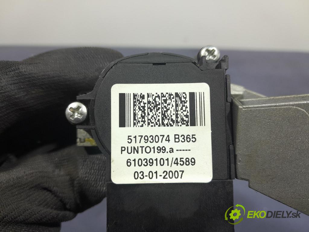 Fiat Punto 2007 riadiaca jednotka Motor: 51798651