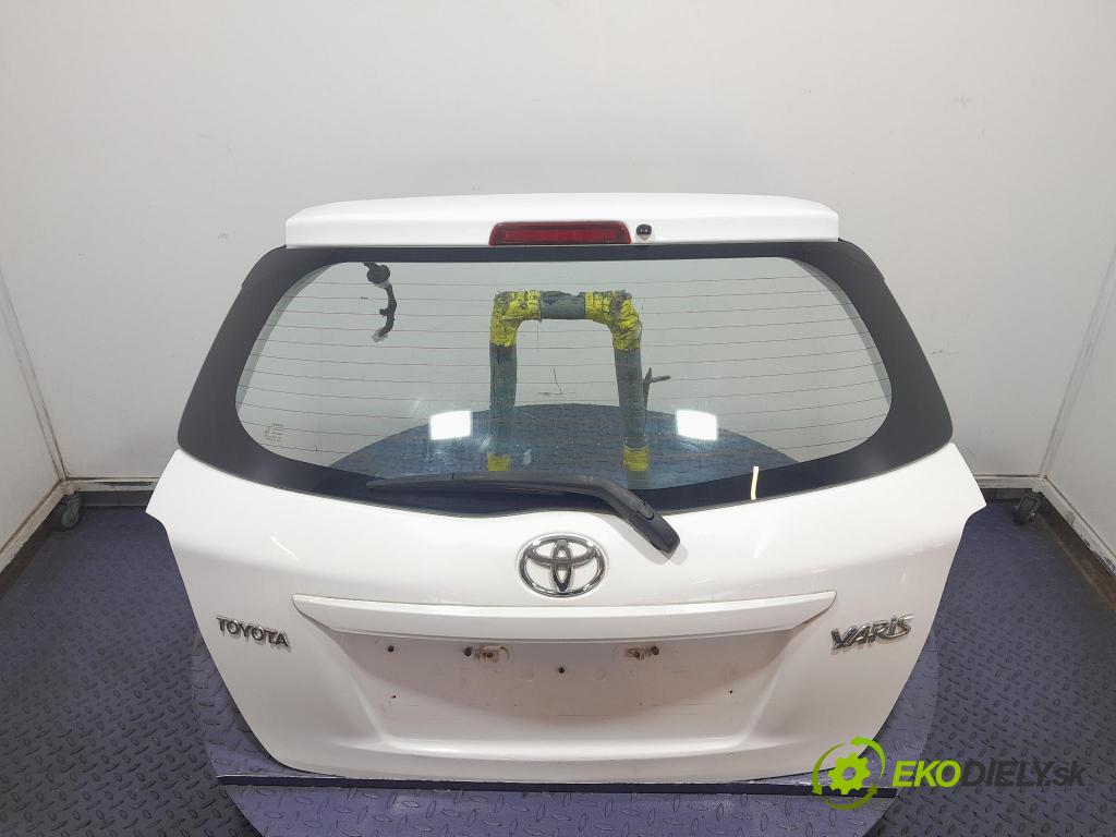Toyota Yaris 2014 zadna dveře kufra: kufra: