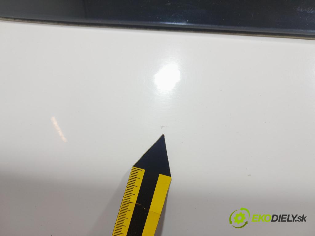 Toyota Yaris 2014 zadna dveře kufra: kufra: