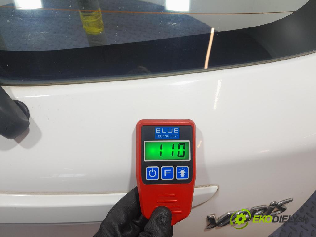 Toyota Yaris 2014 zadna dveře kufra: kufra: