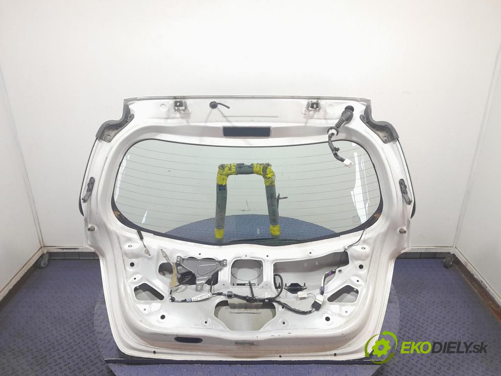 Toyota Yaris 2014 zadna dveře kufra: kufra: 