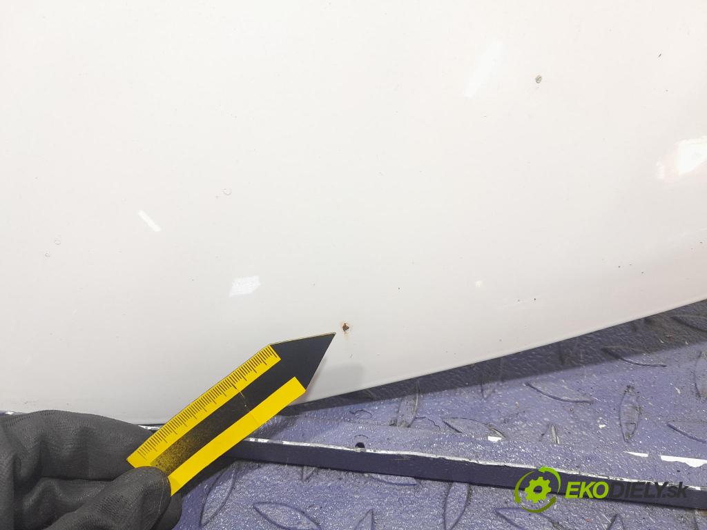 Toyota Yaris 2014 kapota přední: