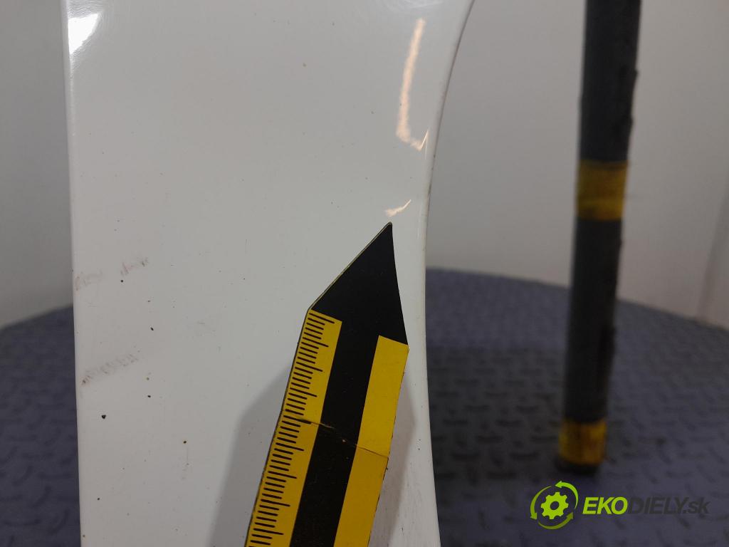 Toyota Yaris 2014 blatník Predné v pravo: