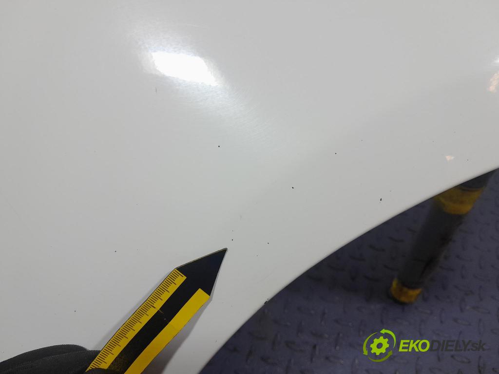 Toyota Yaris 2014 blatník Predné v pravo: