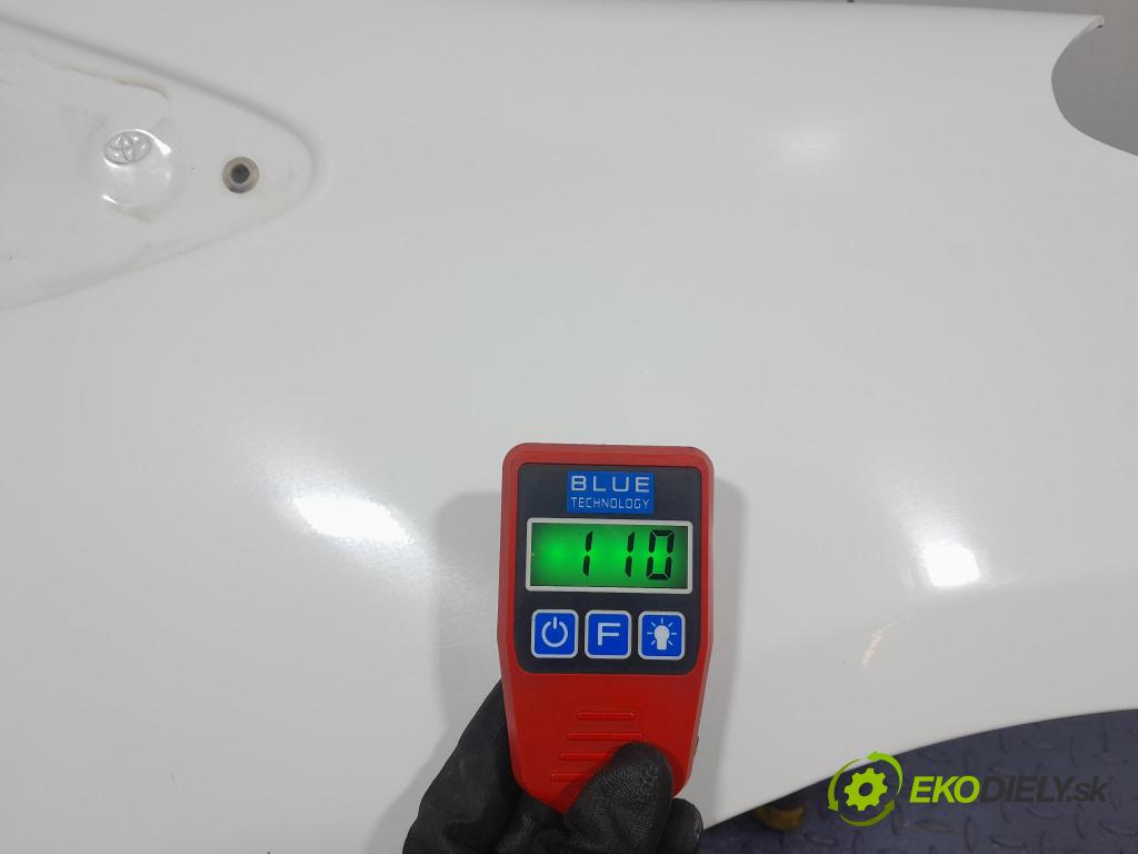 Toyota Yaris 2014 blatník Predné v pravo: