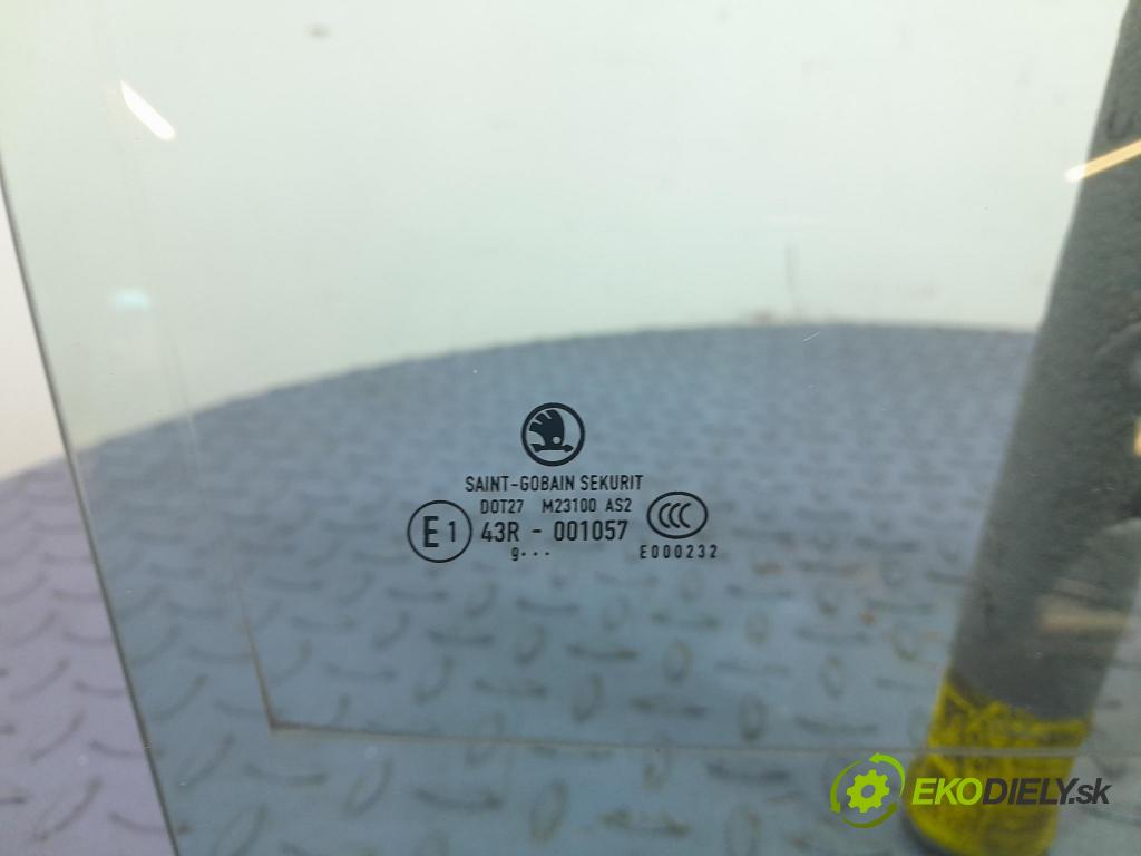 Skoda Fabia 2009 sklo dvere Predné Prava: