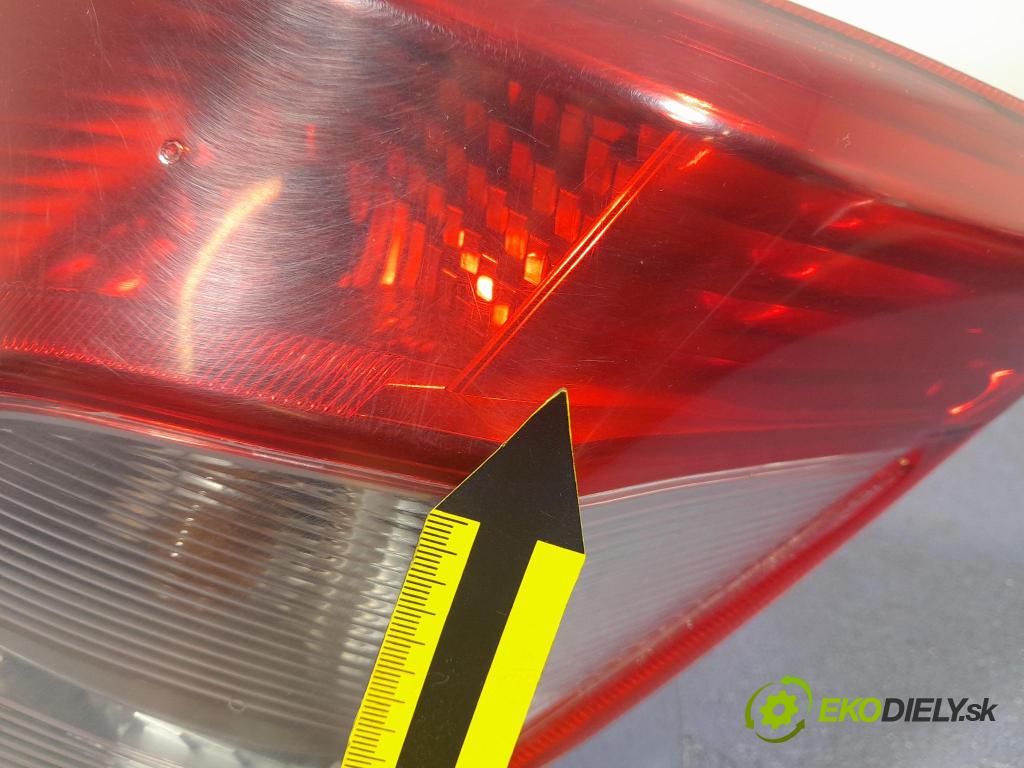 Toyota Yaris 2014 světlo Zad: Práva: Mimo: