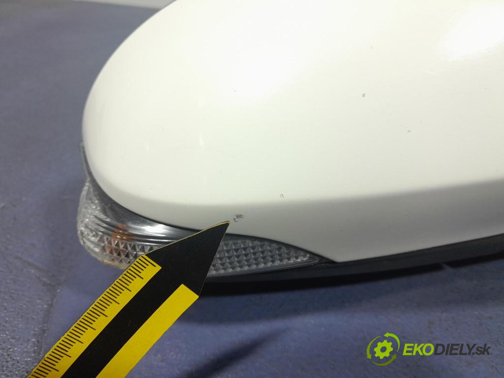 Toyota Yaris 2014 zpětné zrcátko prave